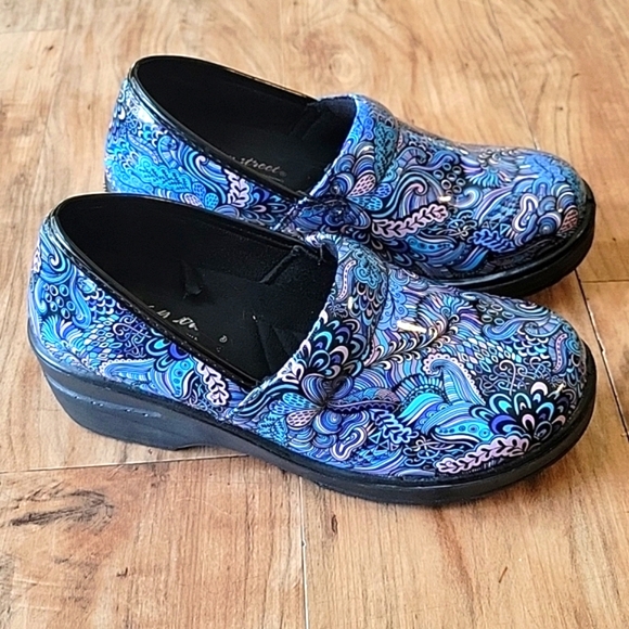 Blue Clogs - Picture 6 of 7